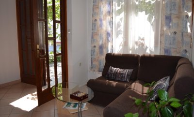 Sersic 2 – Two-Bedroom Apartment with Terrace in Baška