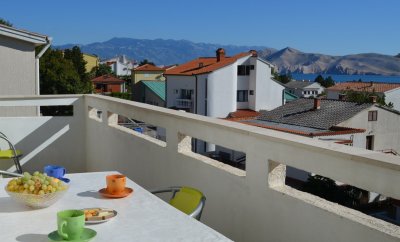 Sersic 4 – Two-Bedroom Apartment with Sea View in Baška