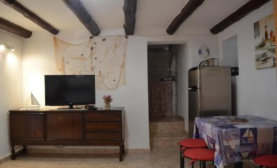 Stari Dvori – Studio Apartment near the Pedestrian Zone in Baška