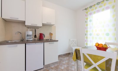 Karen žuti – One-Bedroom Apartment with Balcony in Krk