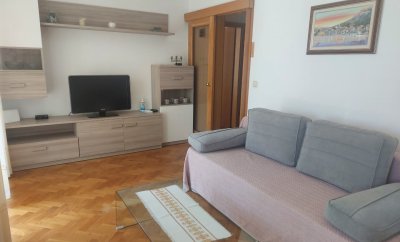 Ive – Two-Bedroom Apartment with Balcony in Baška