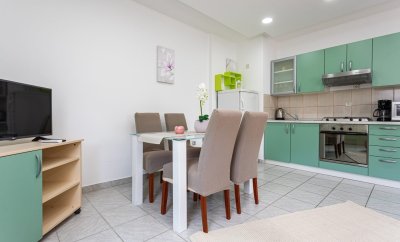 La Natalli 3 – One-Bedroom Apartment with Balcony in Baška