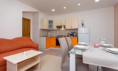 La Natalli 2 – One-Bedroom Apartment with Balcony in Baška