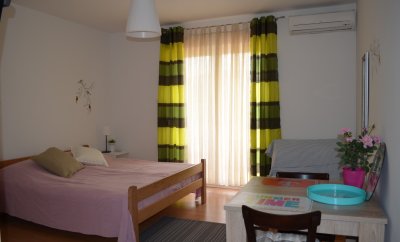 Mili 1 – Studio Apartment with Balcony in Baška