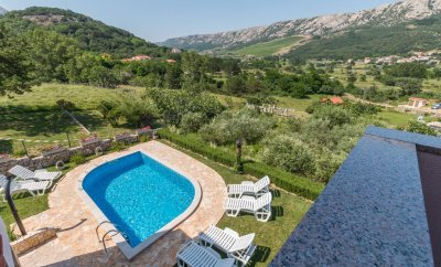 Bavaria 2 – One-Bedroom Apartment with Balcony and Pool View near Baška