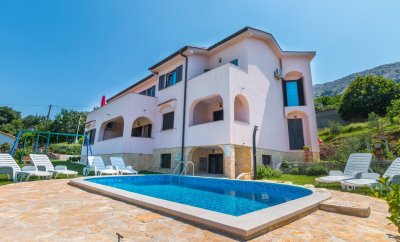 Bavaria 1 – One-Bedroom Apartment with Balcony and Pool View near Baška
