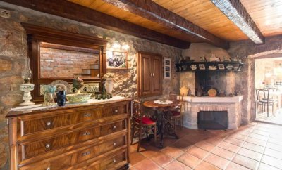 Bozanić – Traditional Holiday Home with Jacuzzi in Vrbnik