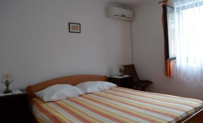 Ljilja 2 – Room with Private Bathroom near the Beach in Baška