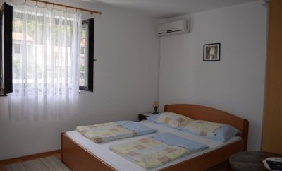Ljilja 1 – Room with Private Bathroom near the Beach in Baška