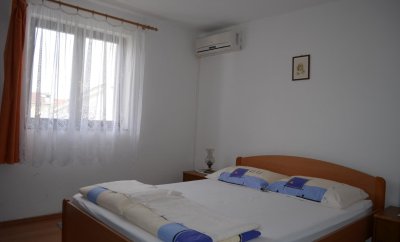 Ljilja 3 – Room with Private Bathroom near the Beach in Baška