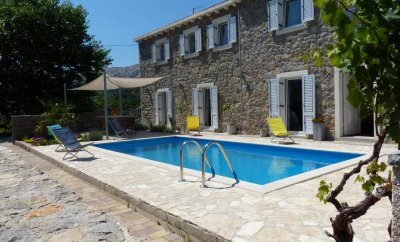 Manuela 3 – Duplex Apartment with Balcony and Pool near Baška