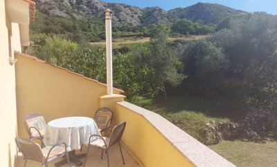 Elizabeta 2 – Two-Bedroom Apartment with Balcony near Baška