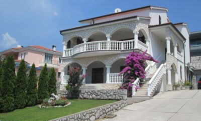 Sandra 1 / 2 – One-Bedroom Apartments with Sea-View Terrace near Opatija