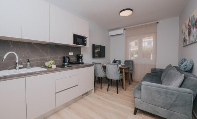 Virgine Maria 2 – One-Bedroom Apartment with Terrace near the Beach in Baška