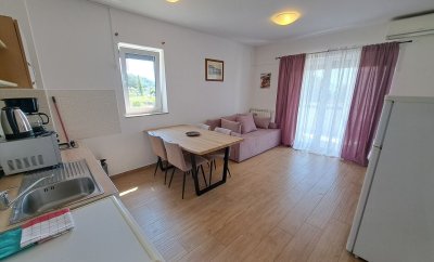 Leticia 4 – Two-Bedroom Apartment in Baška