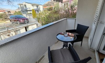 M&M 1 – Two-Bedroom Apartment with Balcony in Baška