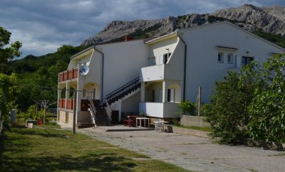 Aneva 1 – Two-Bedroom Apartment with Balcony in Baška