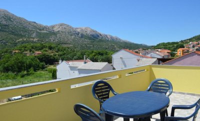 Petar 2 – Two-Bedroom Duplex Apartment with Balcony near Baška