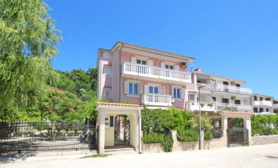 Alex 1 – Two-Bedroom Apartment in Baška