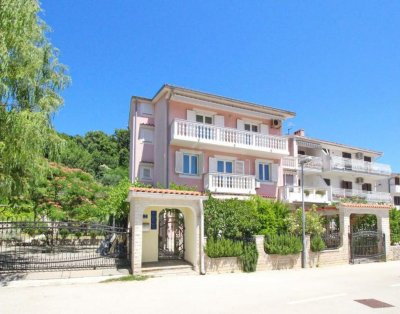 Alex 6 – Three-Bedroom Apartment in Baška