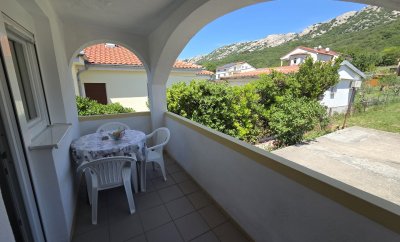 Drita 1 – One-Bedroom Apartment with Balcony near Baška