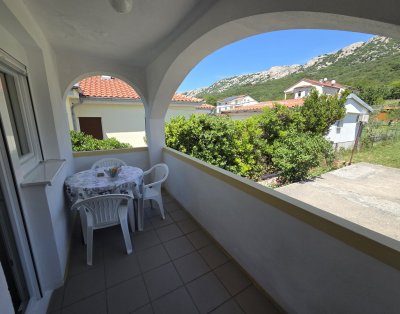 Drita 1 – One-Bedroom Apartment with Balcony near Baška