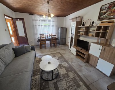 Drita 3 – One-Bedroom Apartment with Patio near Baška