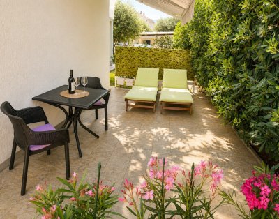 Mohar 4 – Studio Apartment with Terrace in Baška