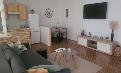 Laura & Lucija – One-Bedroom Apartment with Terrace in Osijek