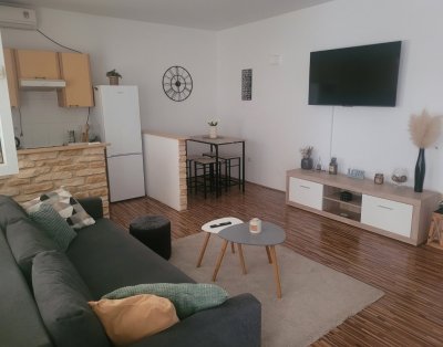 Laura & Lucija – One-Bedroom Apartment with Terrace in Osijek